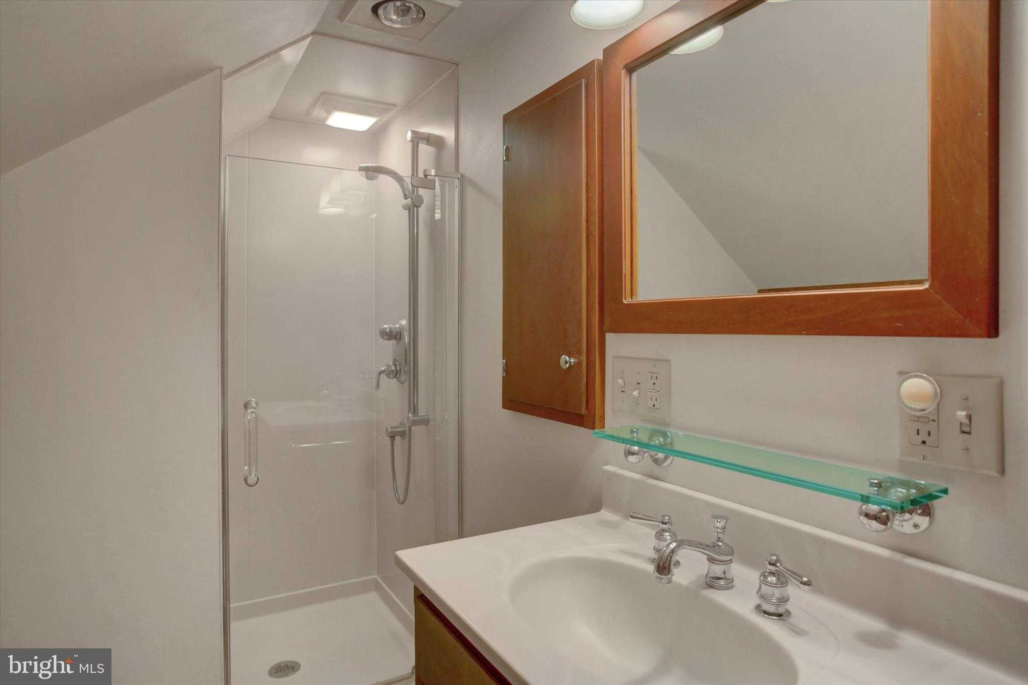 1566 Wilson Ave photo 56