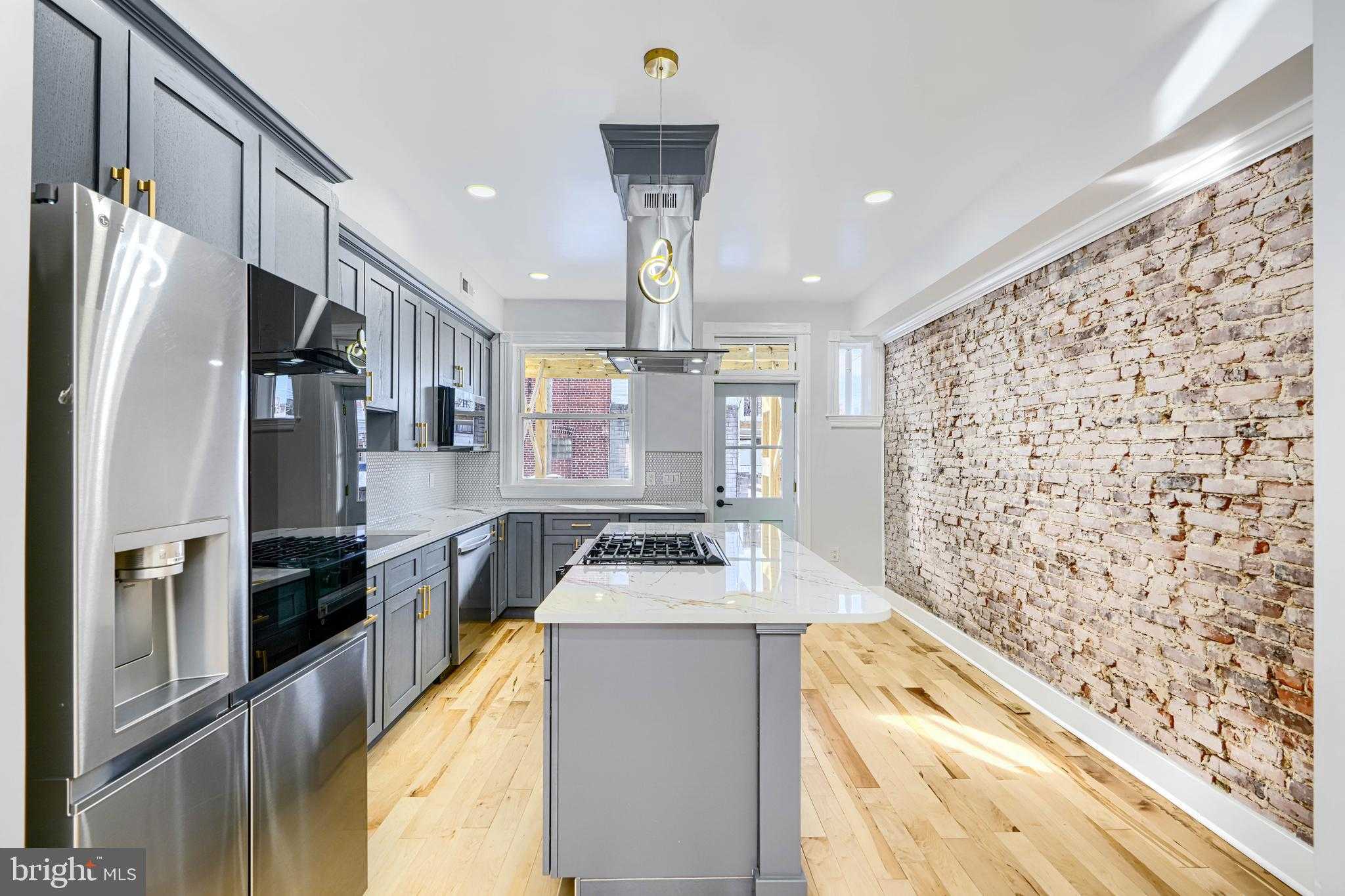 3825 Foster Ave photo 2