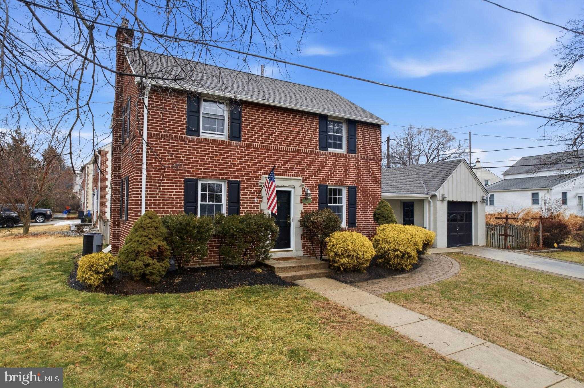 1045 Edgerton Rd photo 2