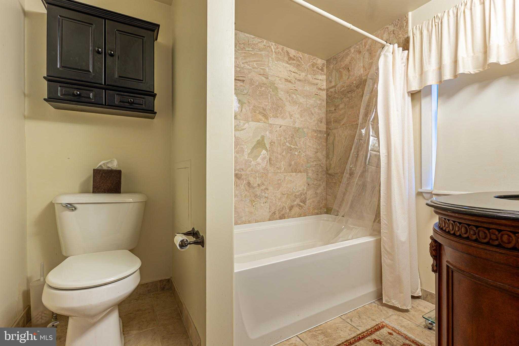 775 Macdonald Ter photo 27