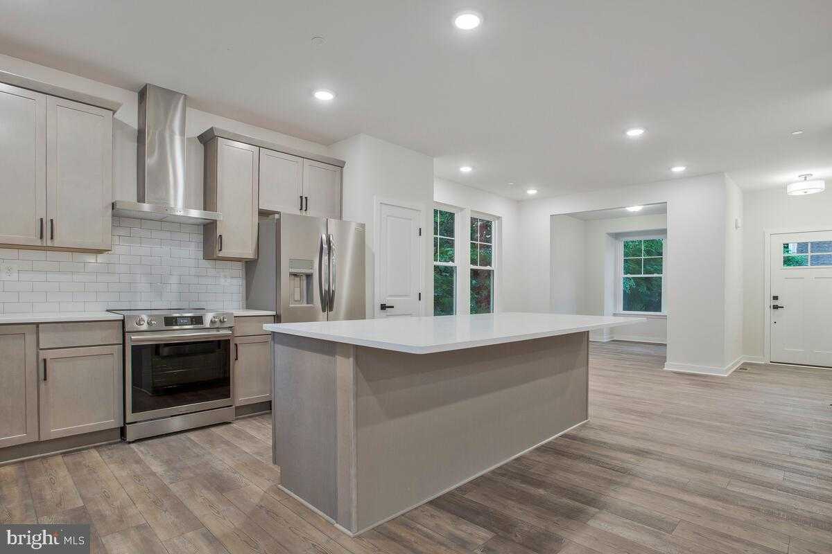 1209 Johnson Dr photo 3