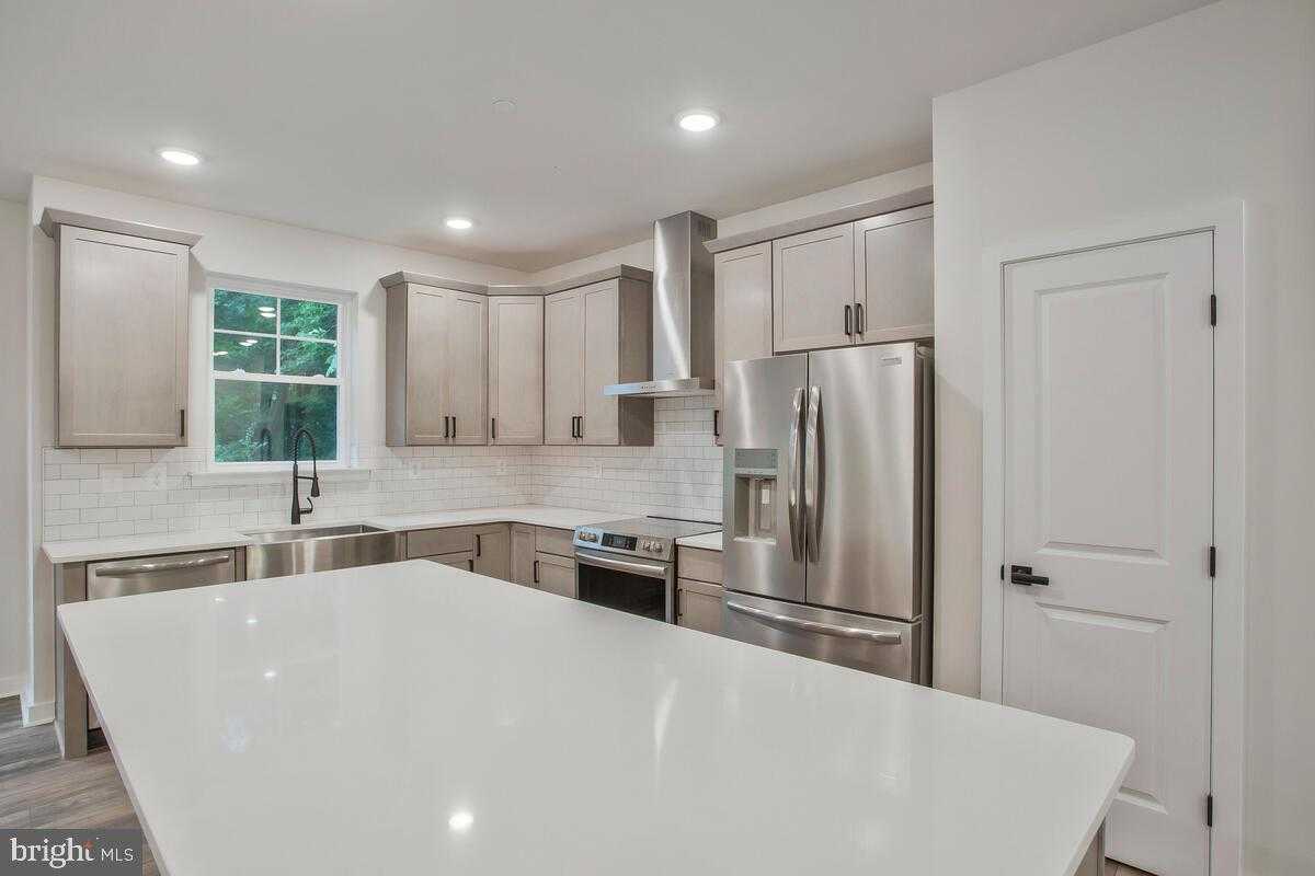 1209 Johnson Dr photo 4