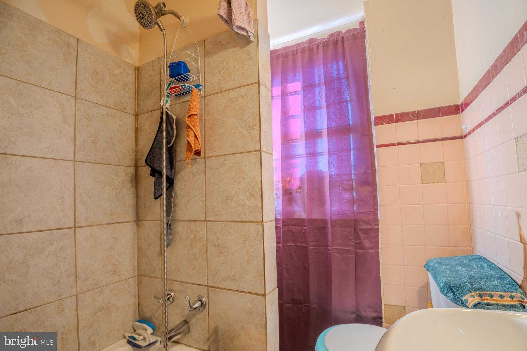 323 W 7th St photo 26