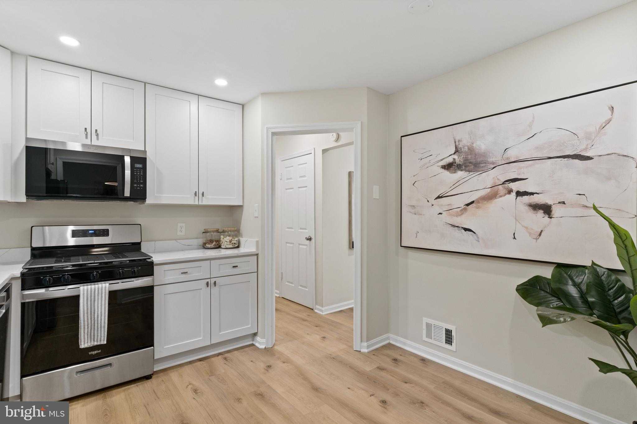 5105 Walport Ln photo 9