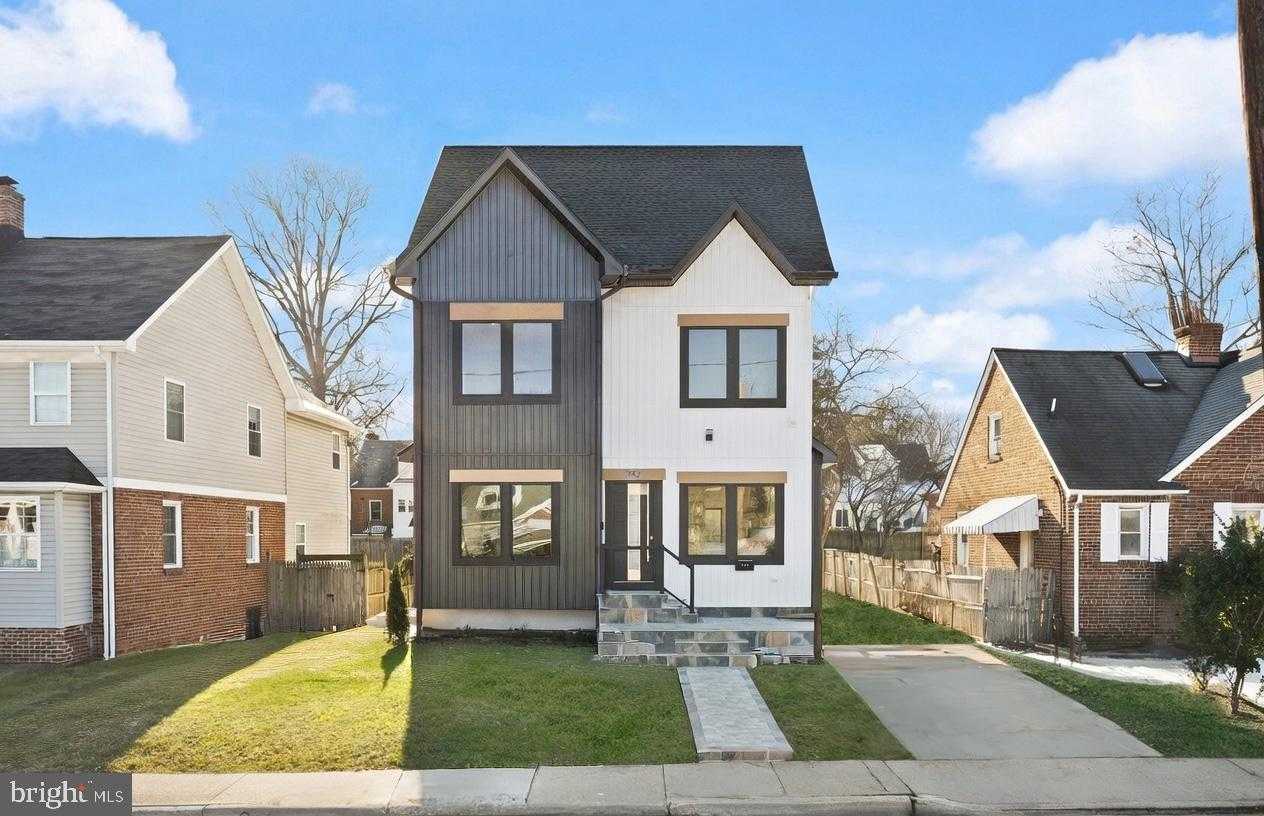 742 N George Mason Dr