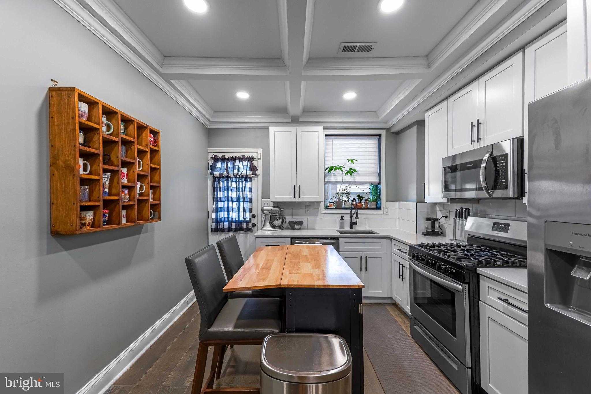 134 N Curley St photo 11