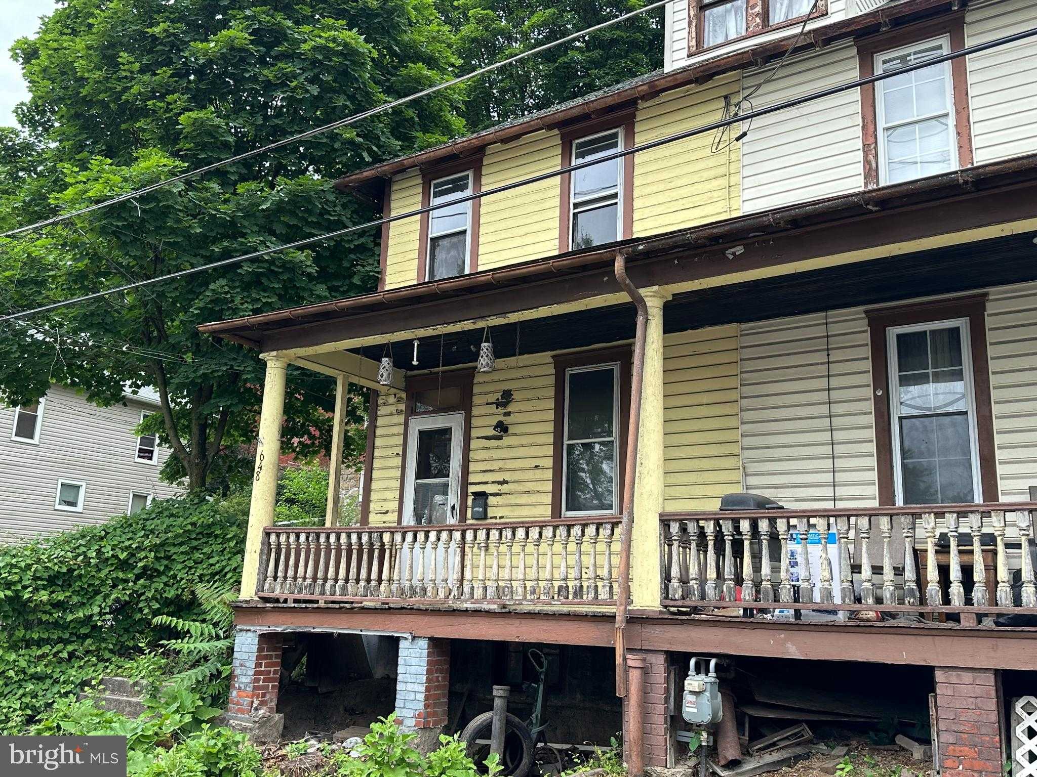 648 Baker St photo 3