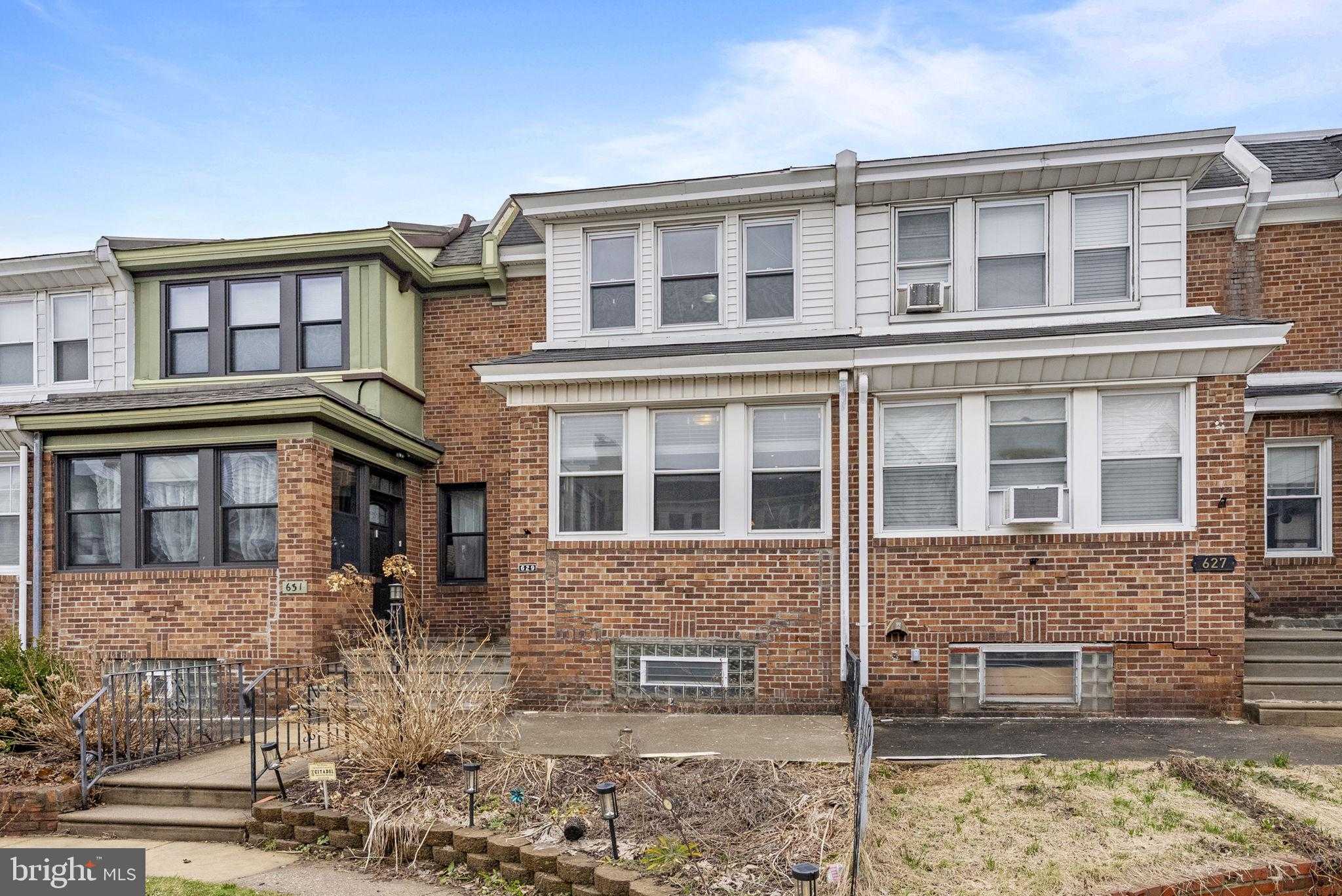 629 Jamestown St photo 2