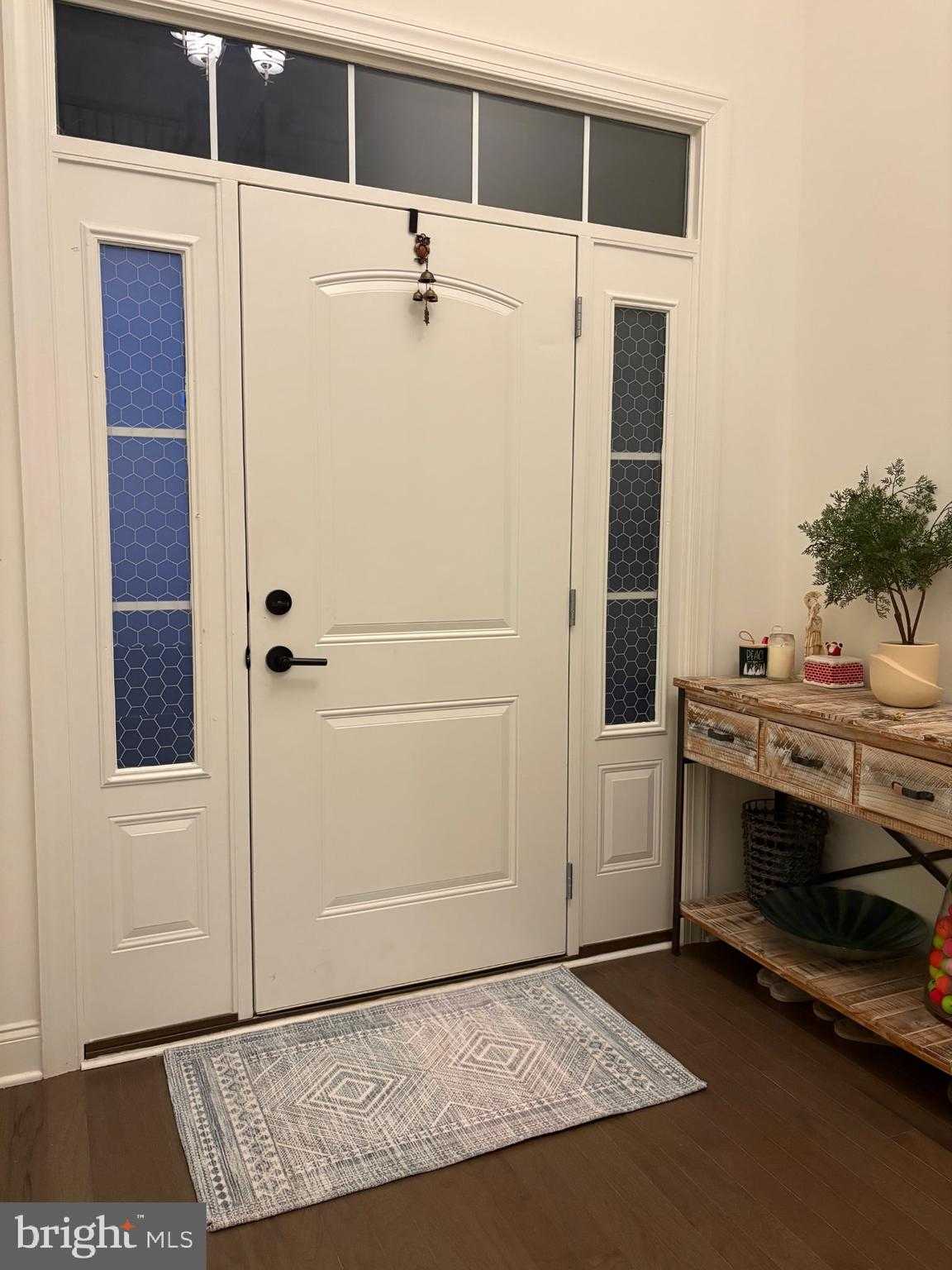 909 Holden CT photo 3