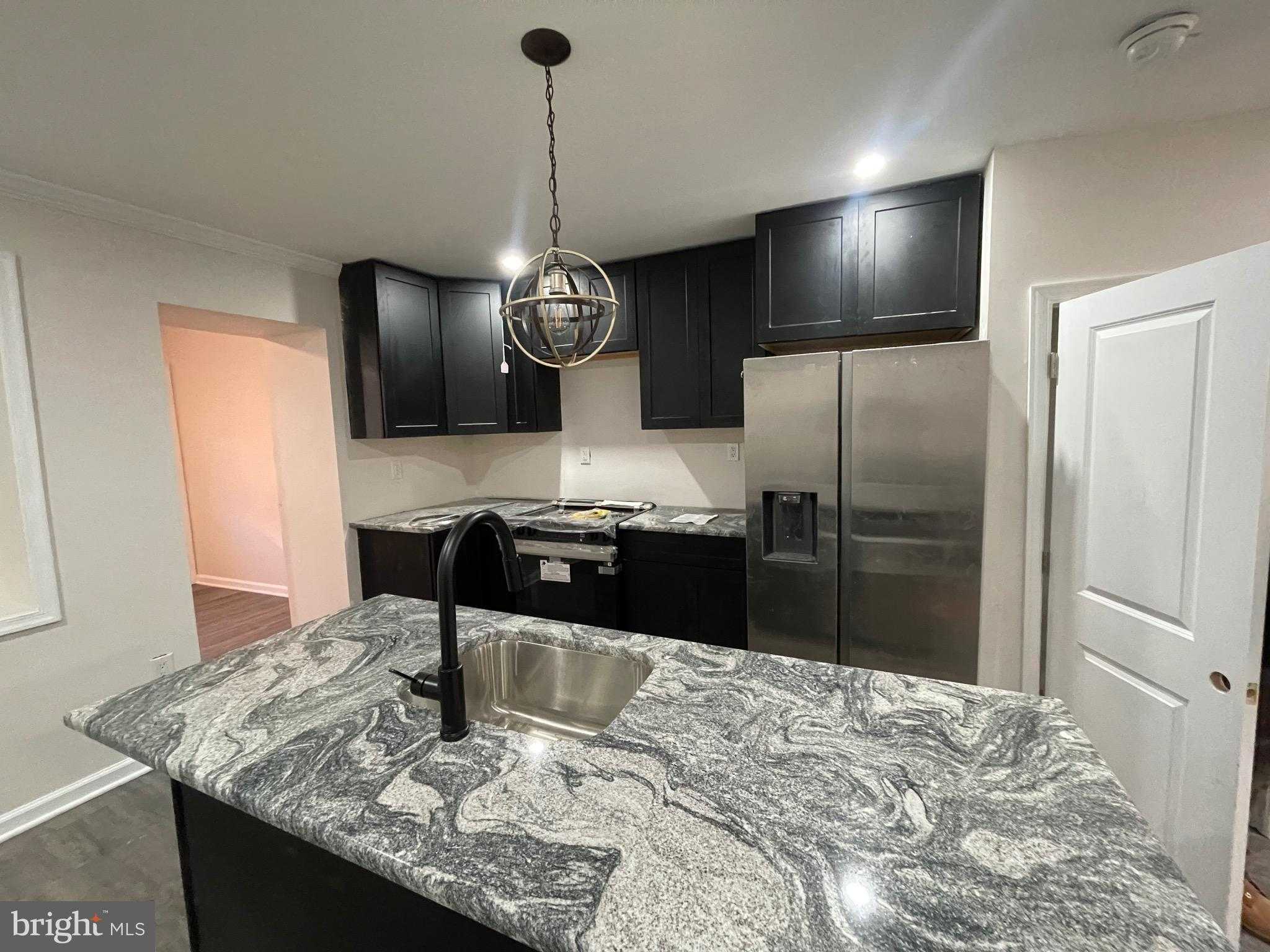 2704 S Marshall St photo 37