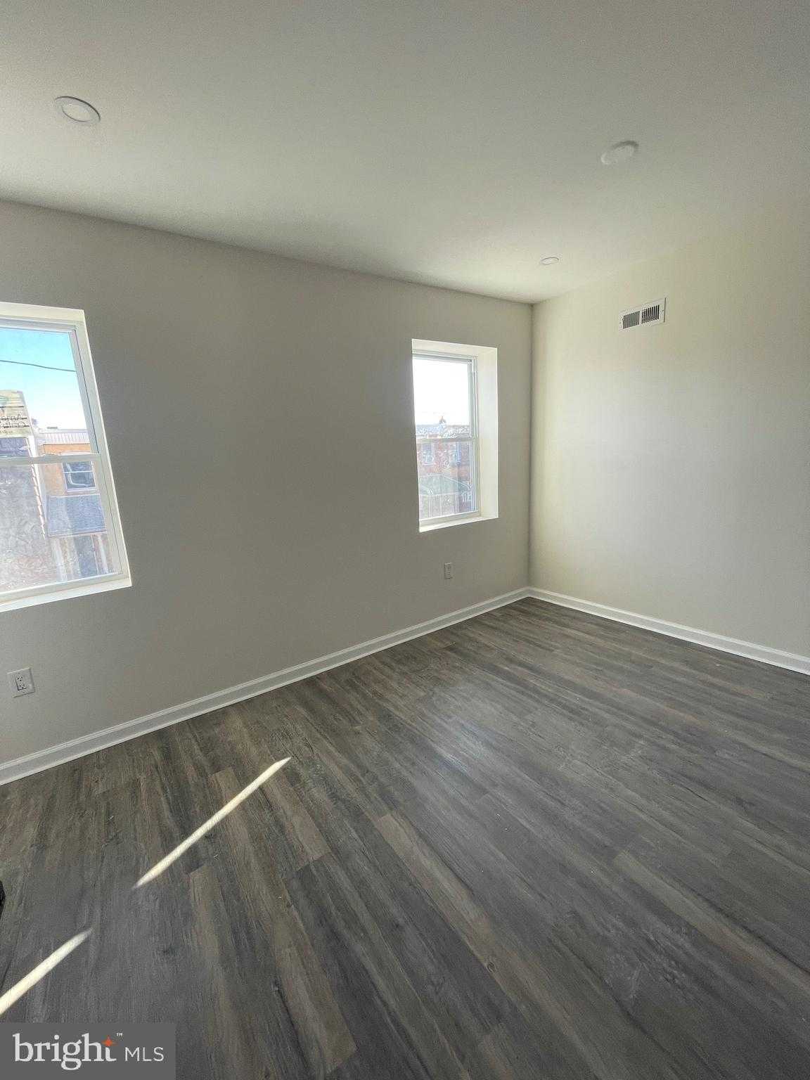 2704 S Marshall St photo 6