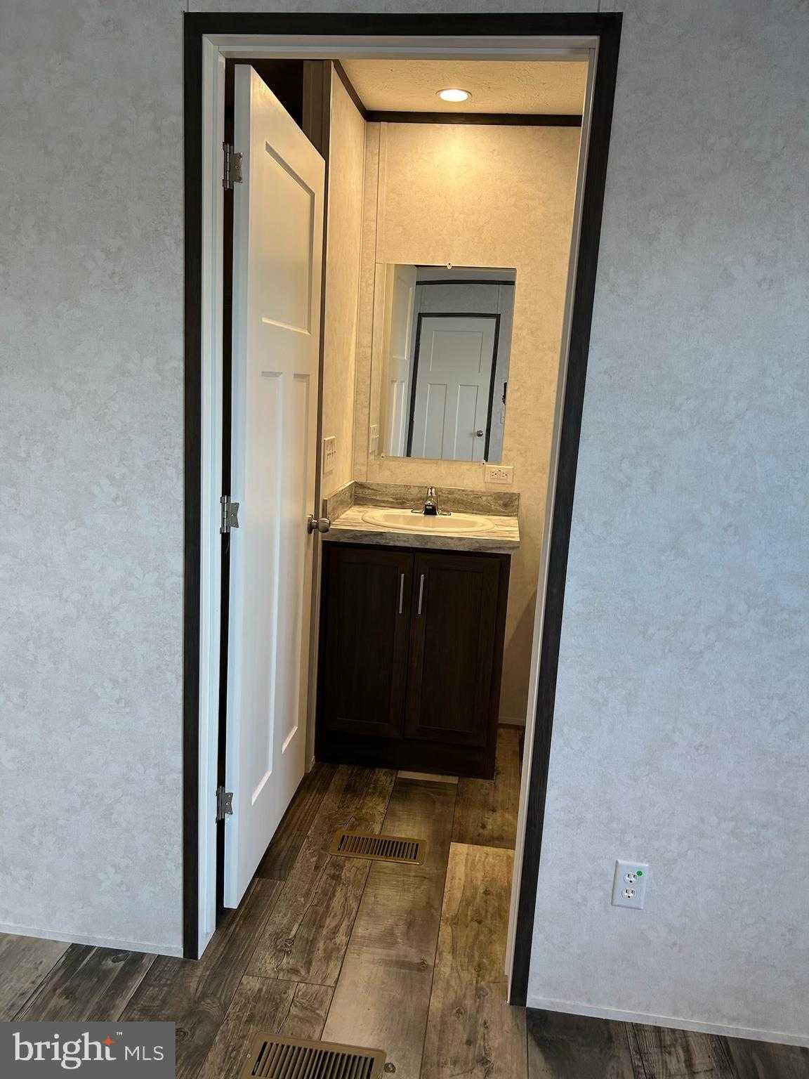 1 Railway Ave photo 24