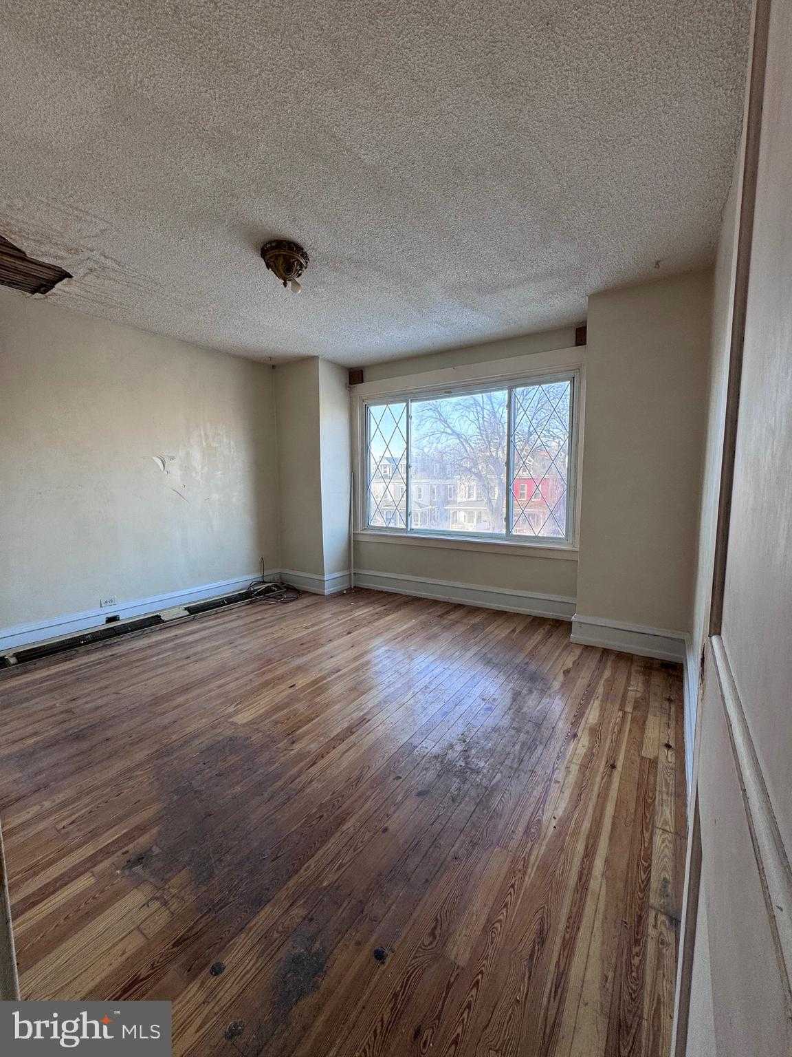 1821 State St photo 15