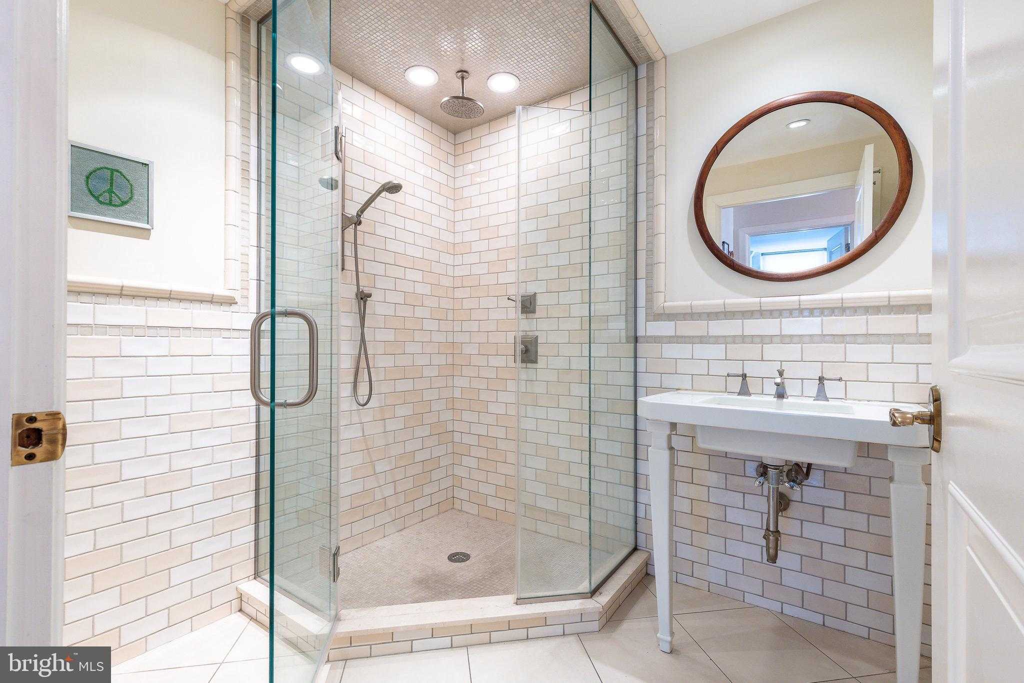 1737 Chestnut St Apt 600 photo 27