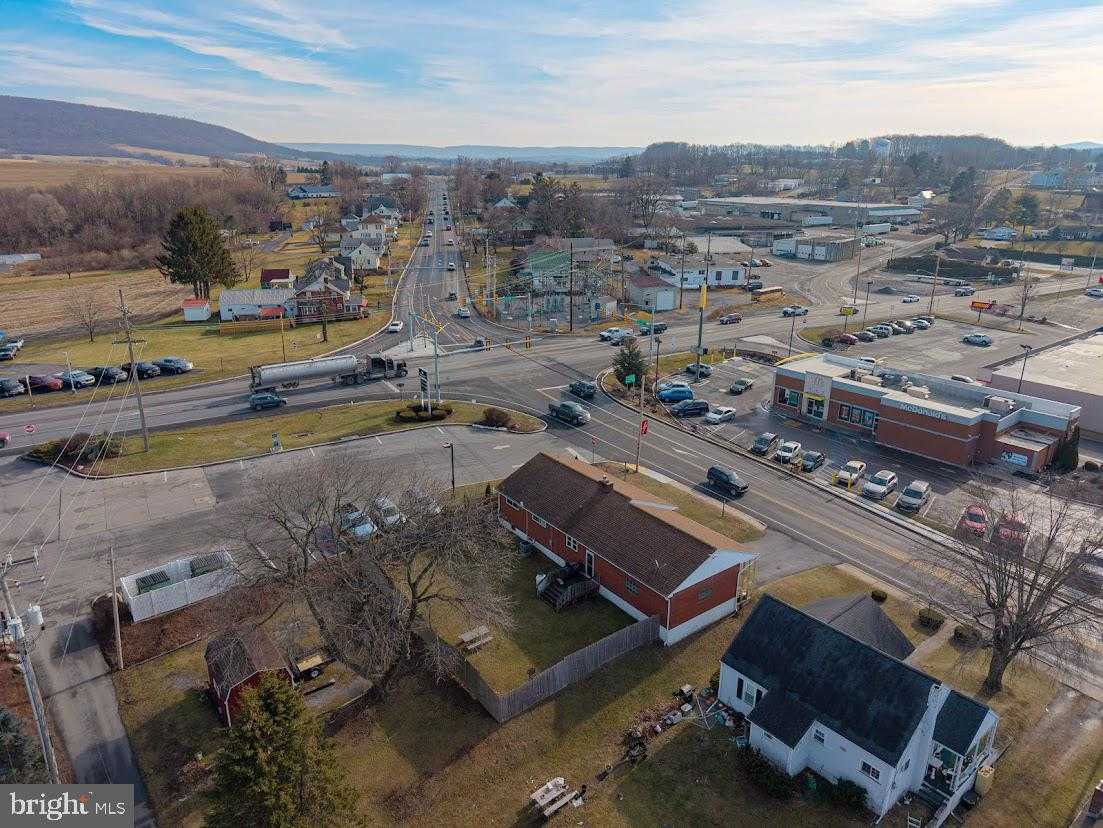 909 E Main St photo 36