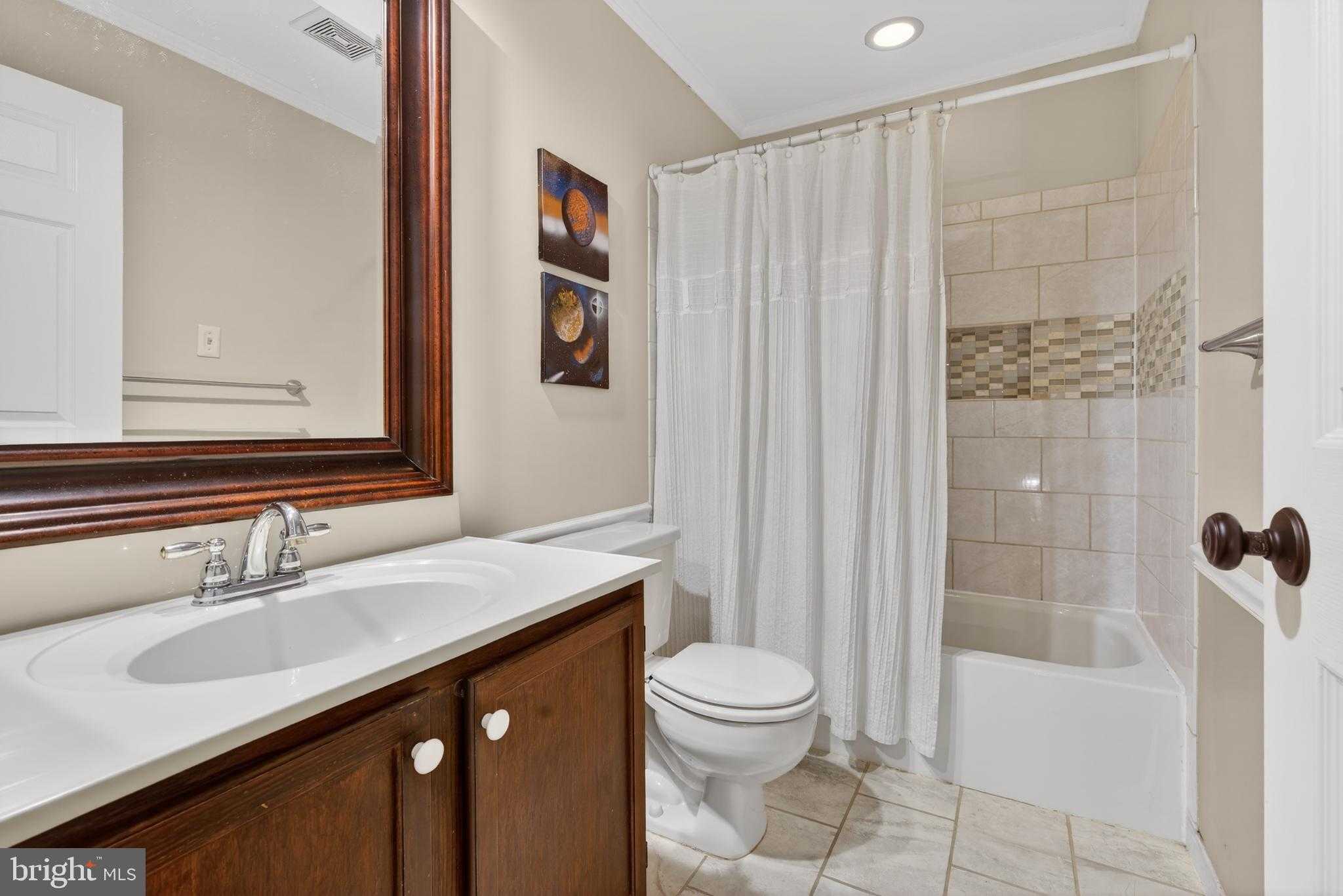 3143 Kings CT photo 34