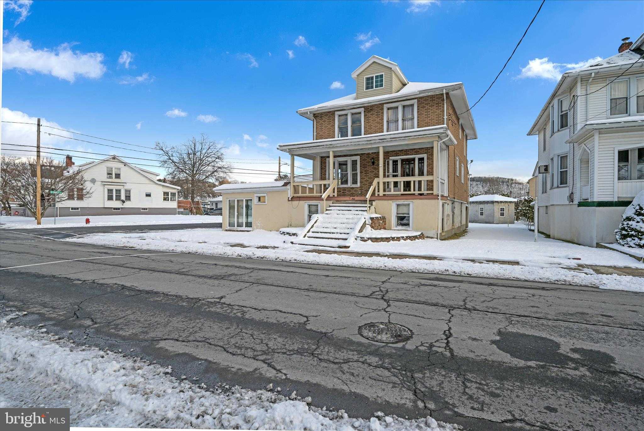 200 W Main St photo 5