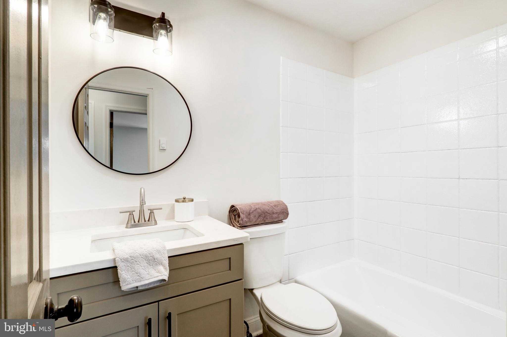 7908 Woodsbluff Run photo 32