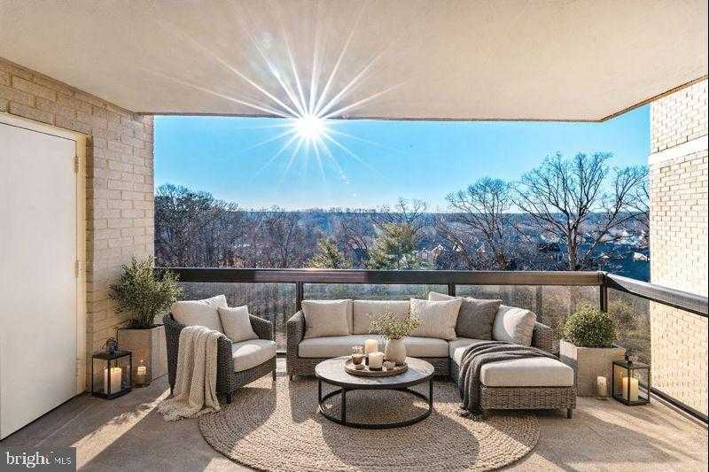 307 Yoakum Pkwy Apt 802 photo 4