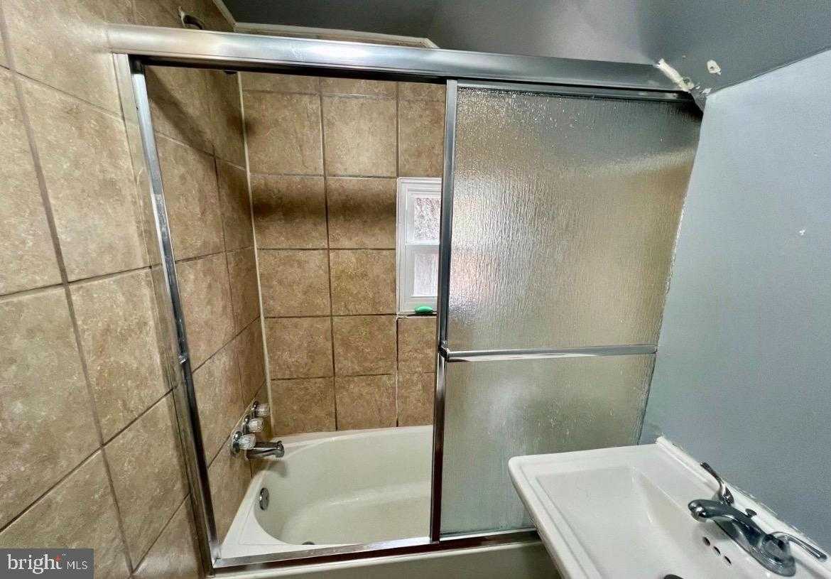 810 N Division St photo 26