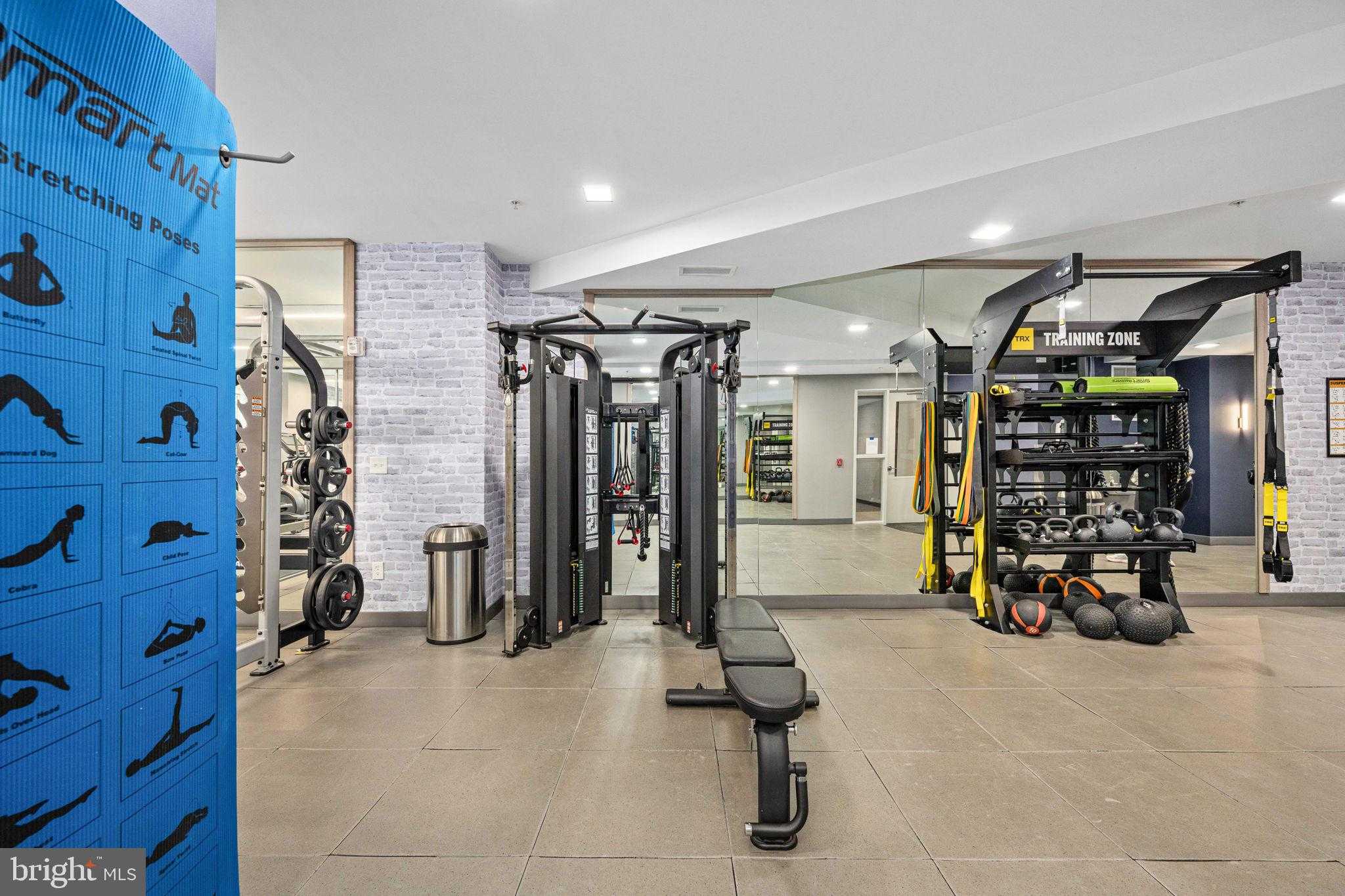 625 Slaters Ln Apt 404 photo 18