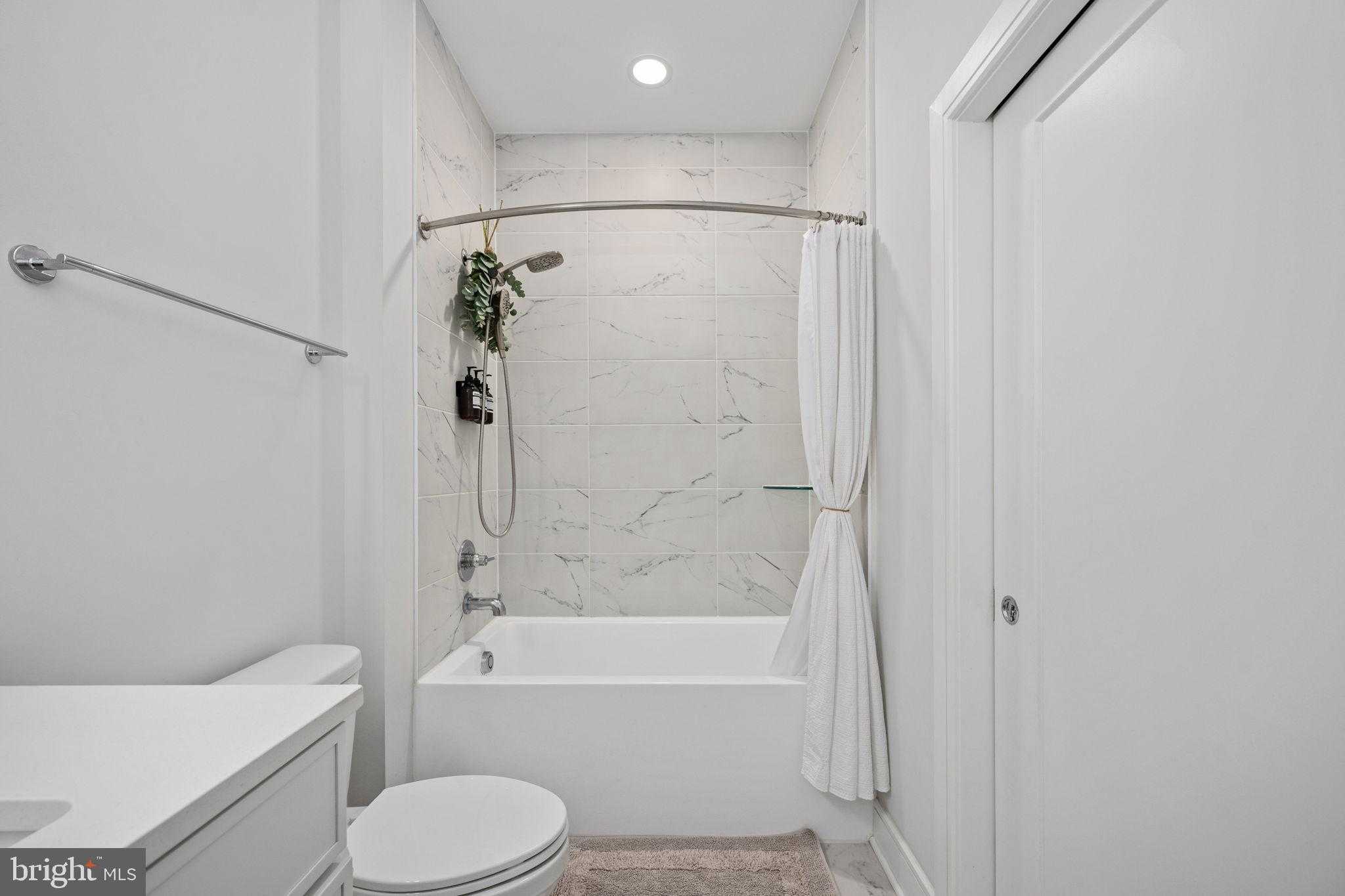 625 Slaters Ln Apt 404 photo 45