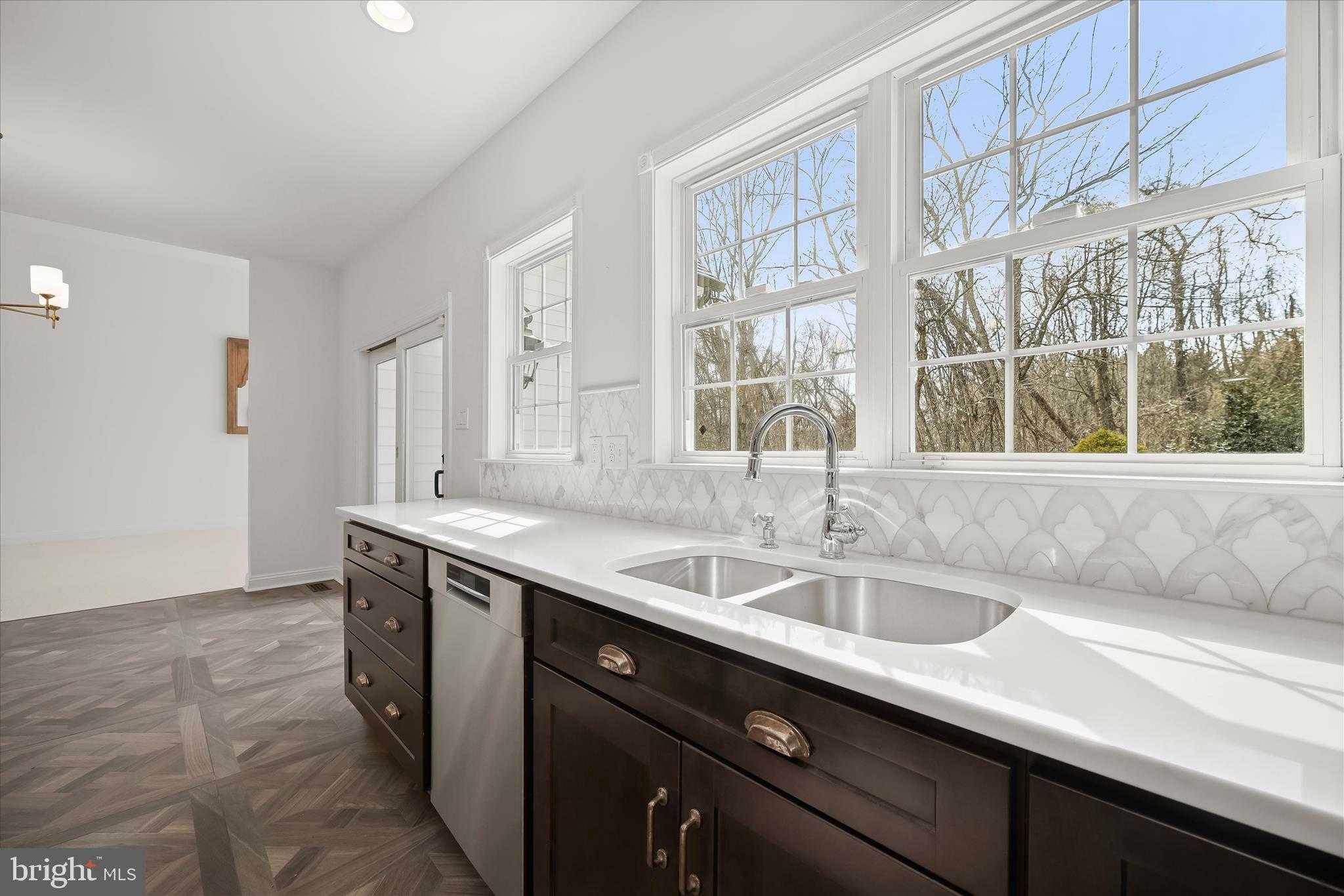 10312 Kingsway CT photo 36