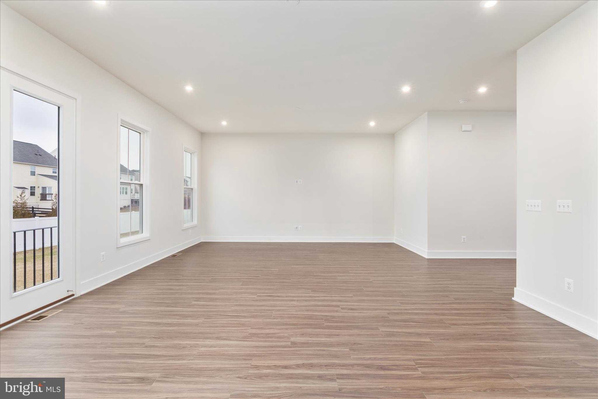 114 Heyford Dr photo 11