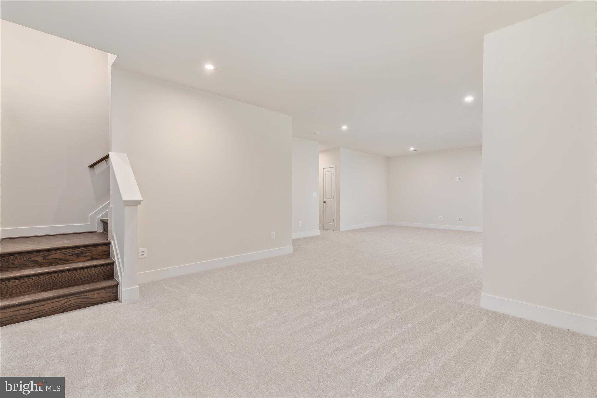 114 Heyford Dr photo 44