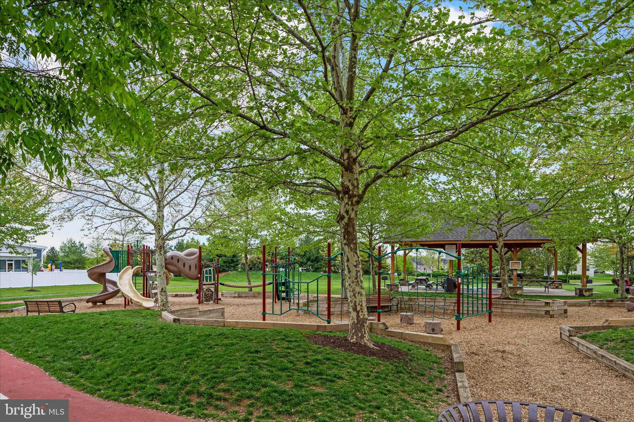 114 Heyford Dr photo 72