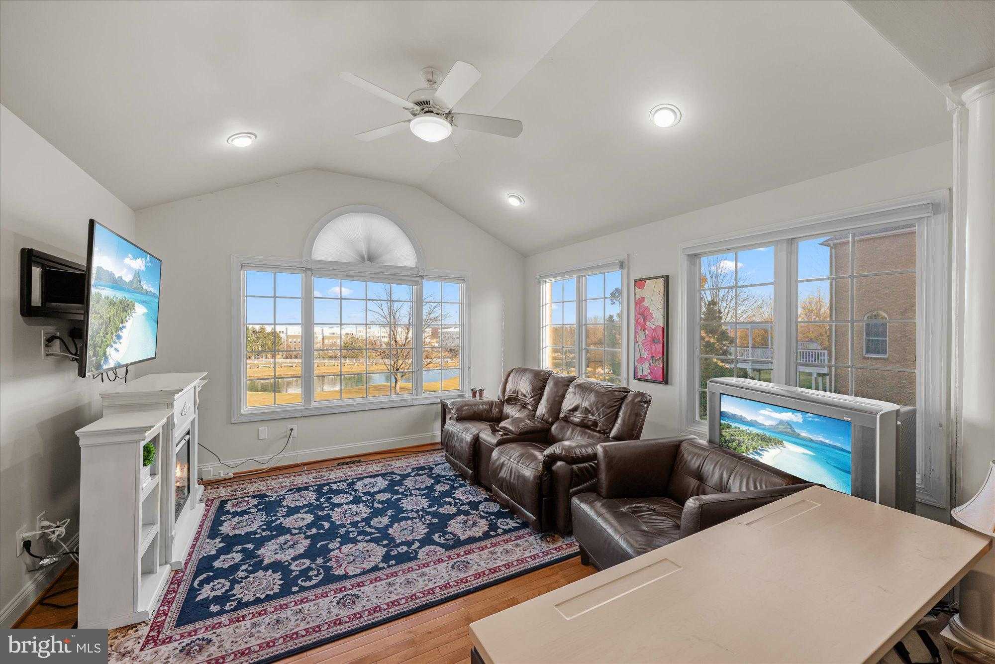 19812 Rothschild CT photo 28