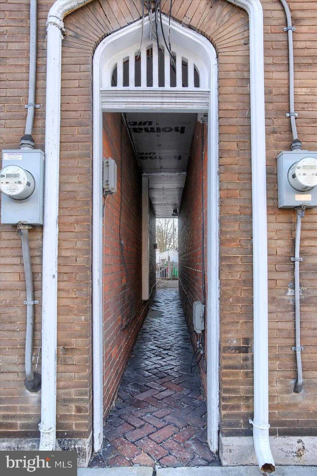 48 E North St photo 3