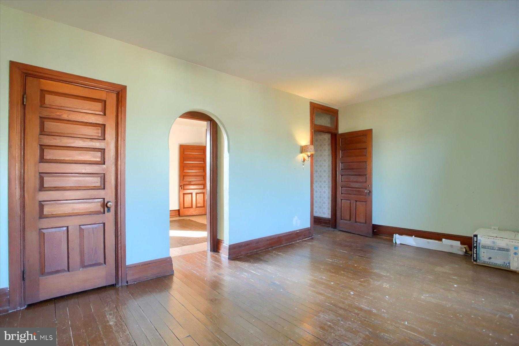 48 E North St photo 34