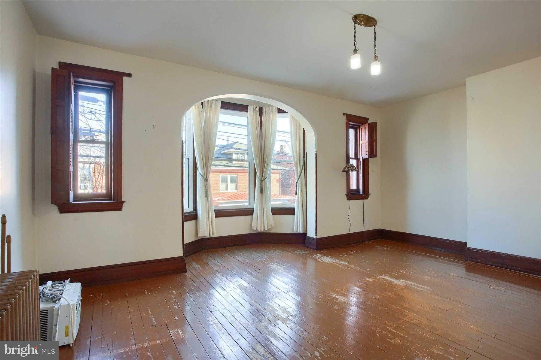 48 E North St photo 36