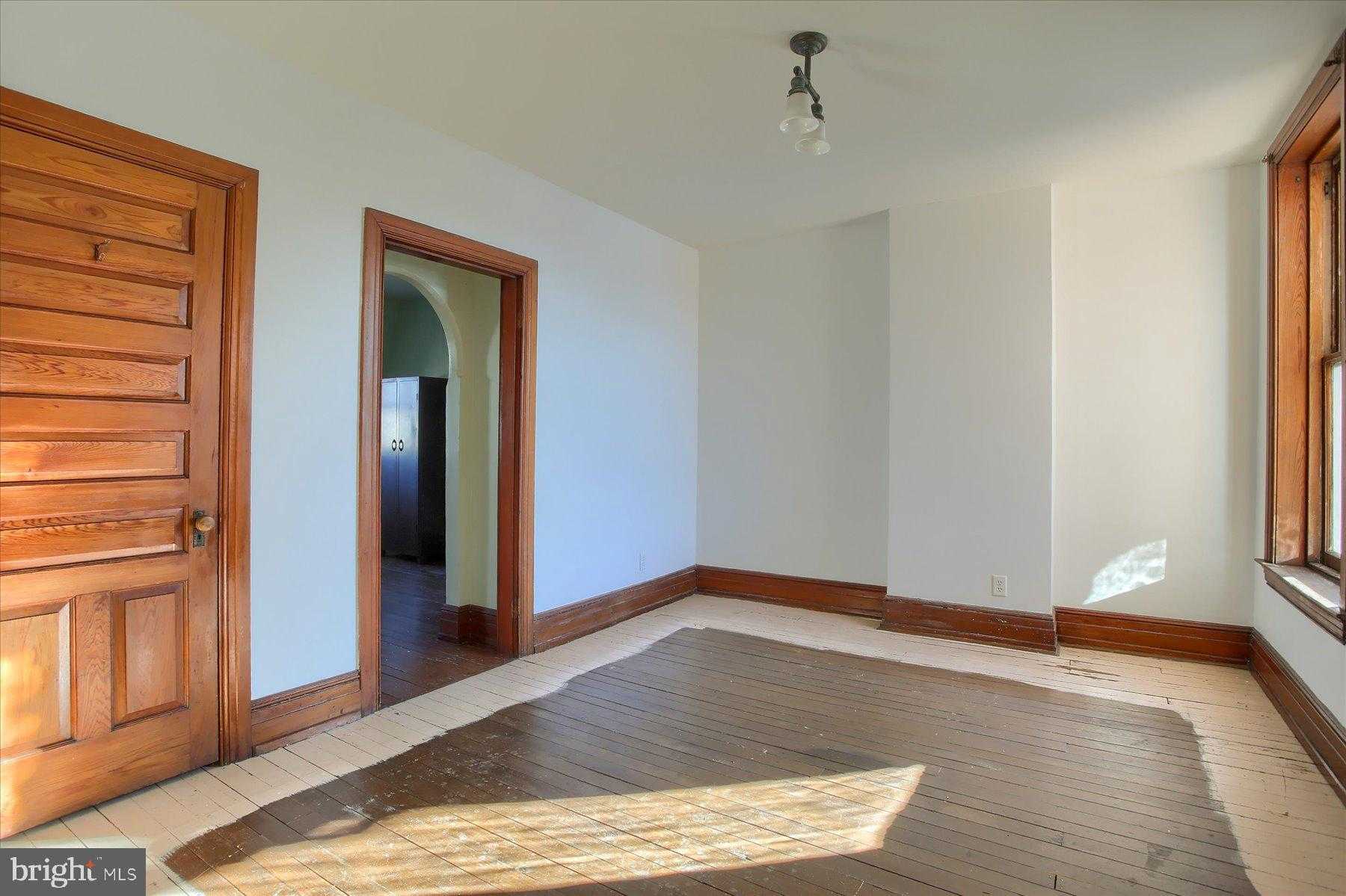 48 E North St photo 38