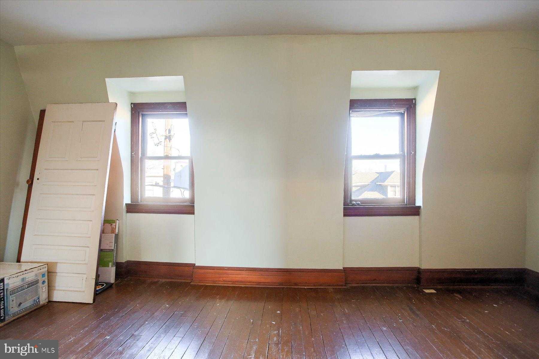 48 E North St photo 42