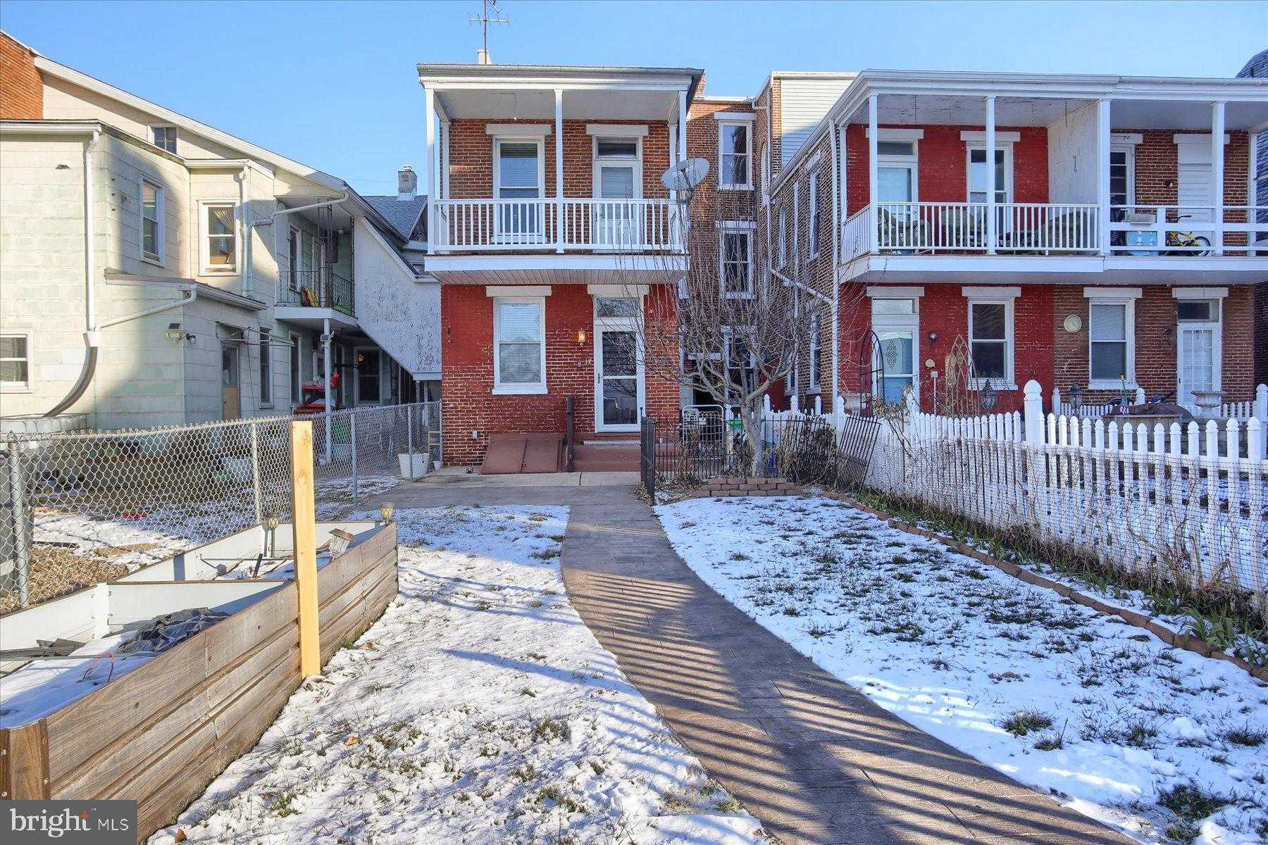 48 E North St photo 43