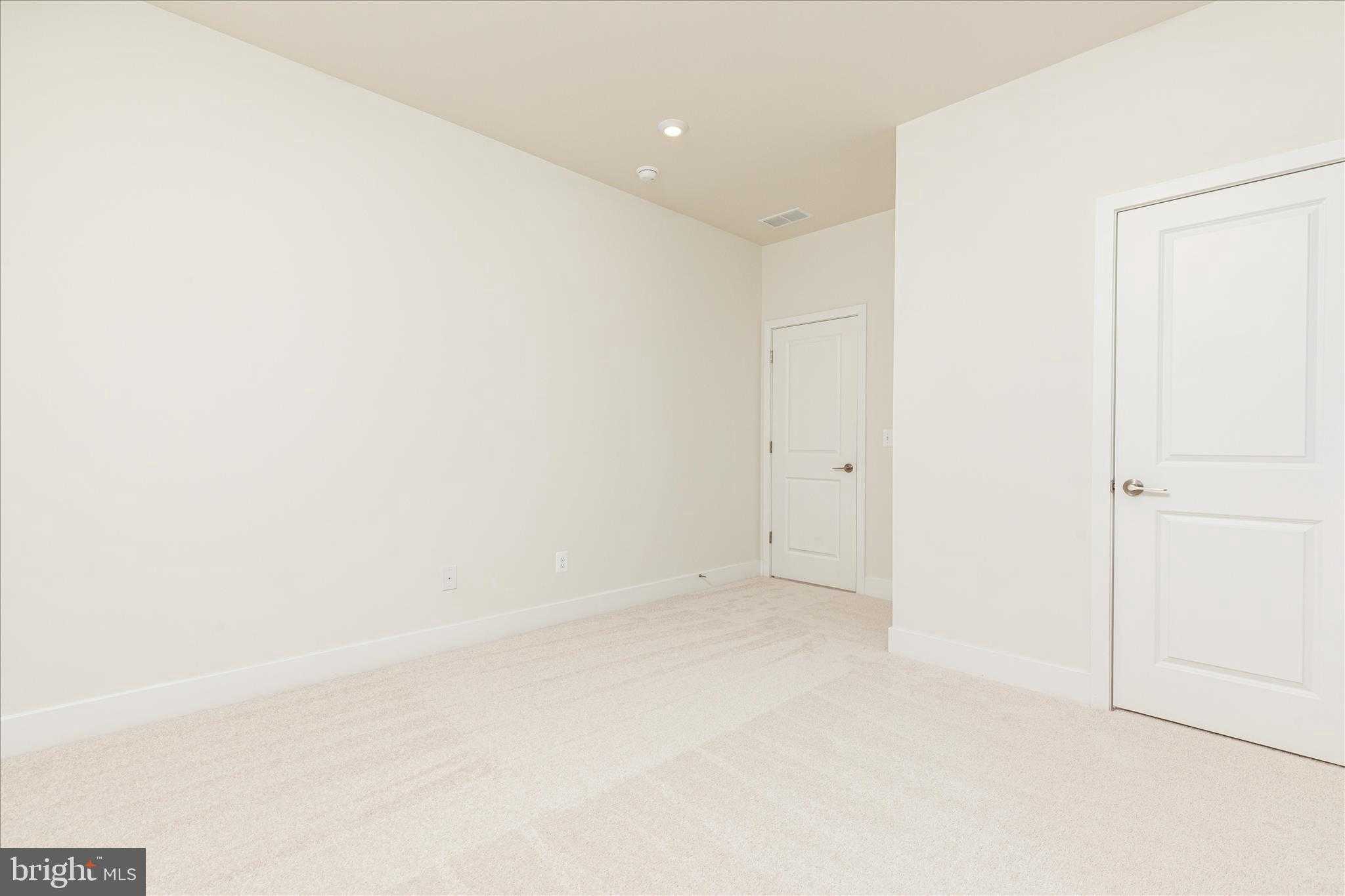 114 Webster Ct photo 30