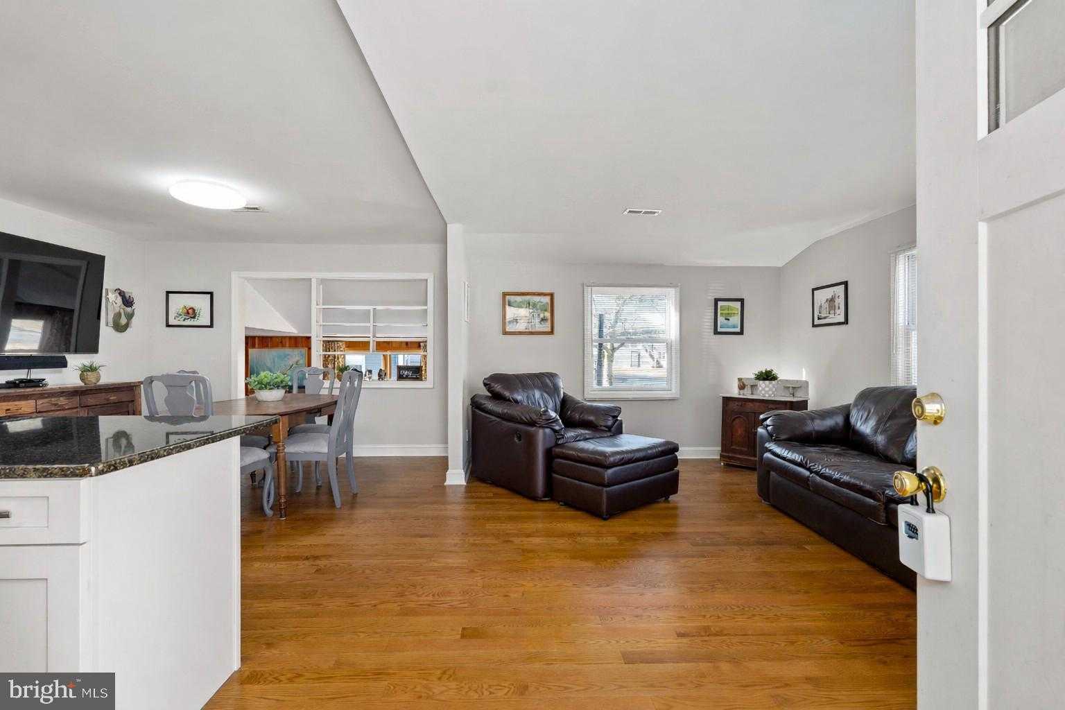 16 Florida Ave photo 4