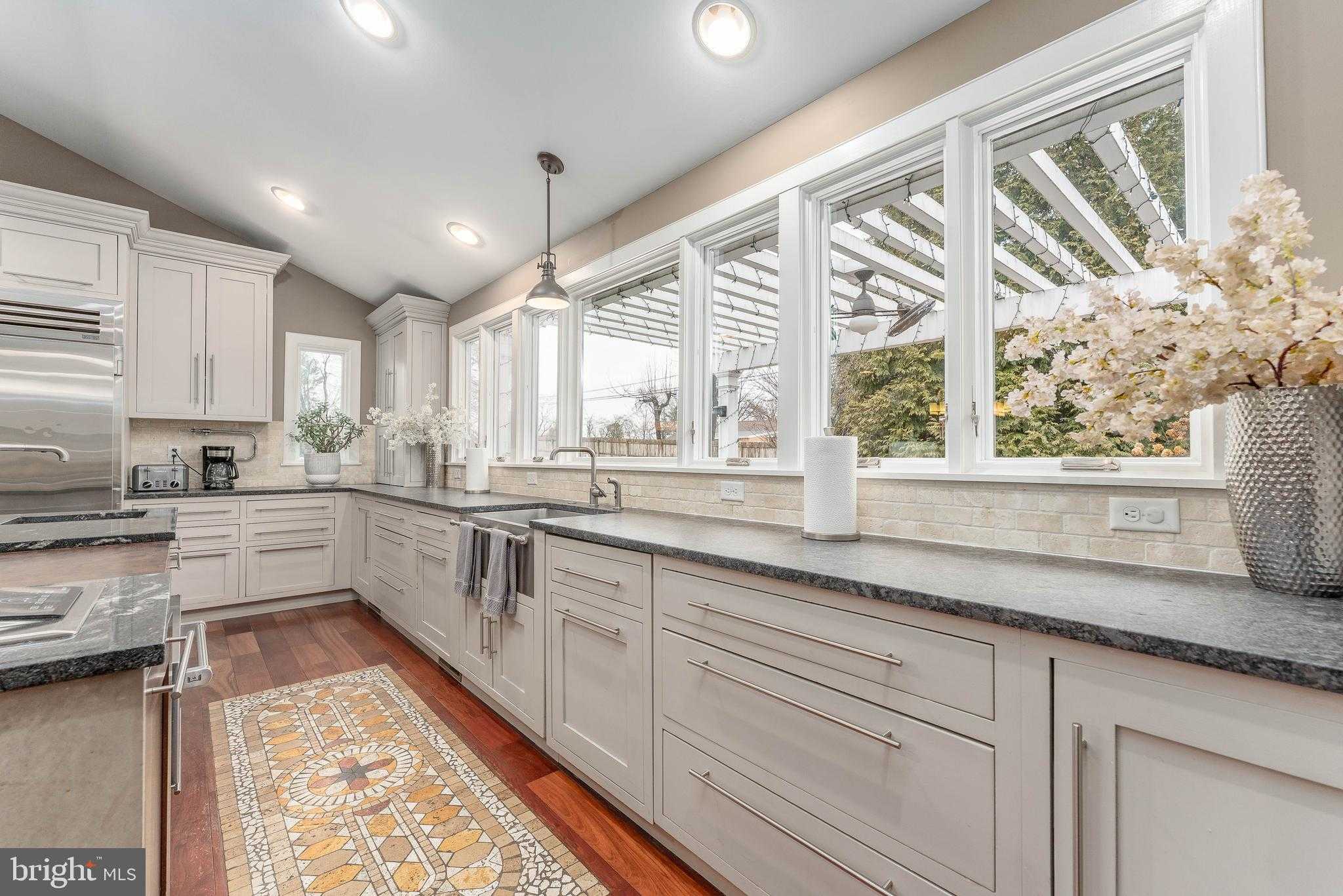 300 Bell CT photo 33