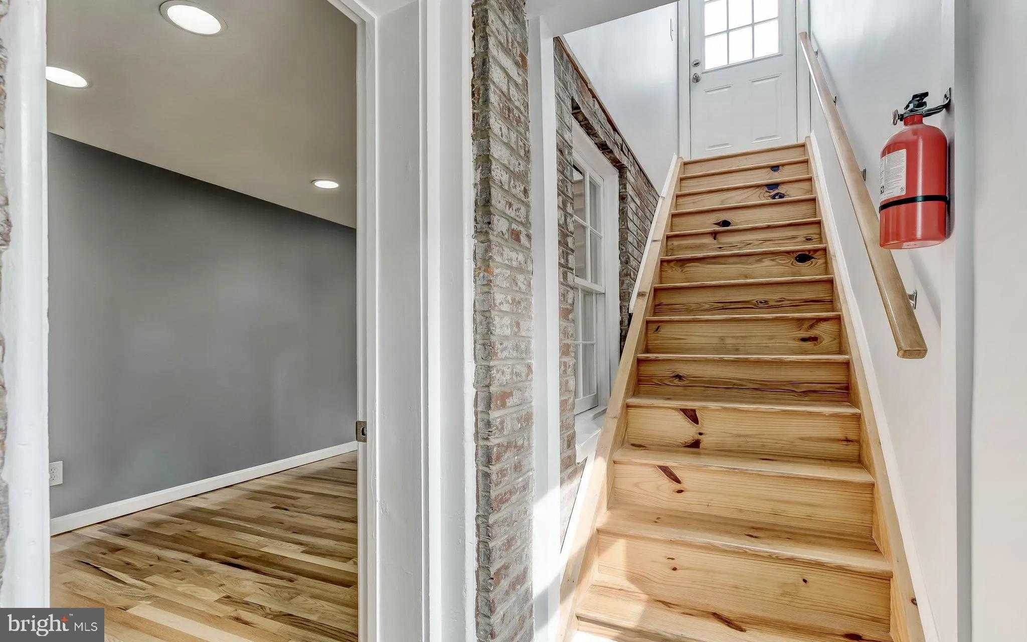 1049 S Charles St photo 29