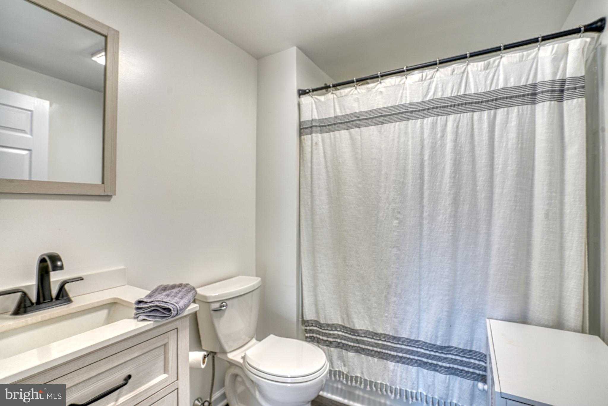 309 N Main St photo 23