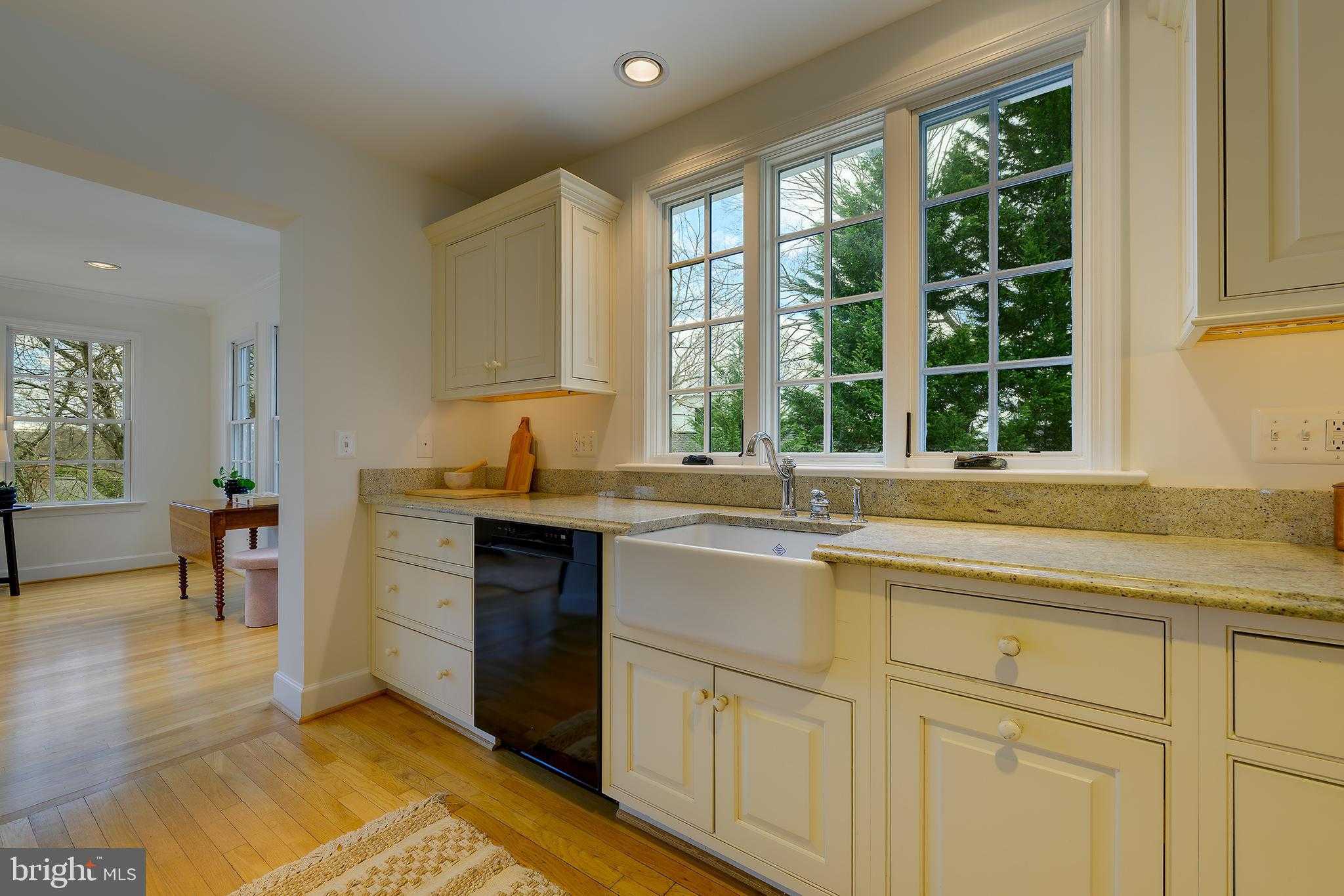 2625 S Hayes St photo 14