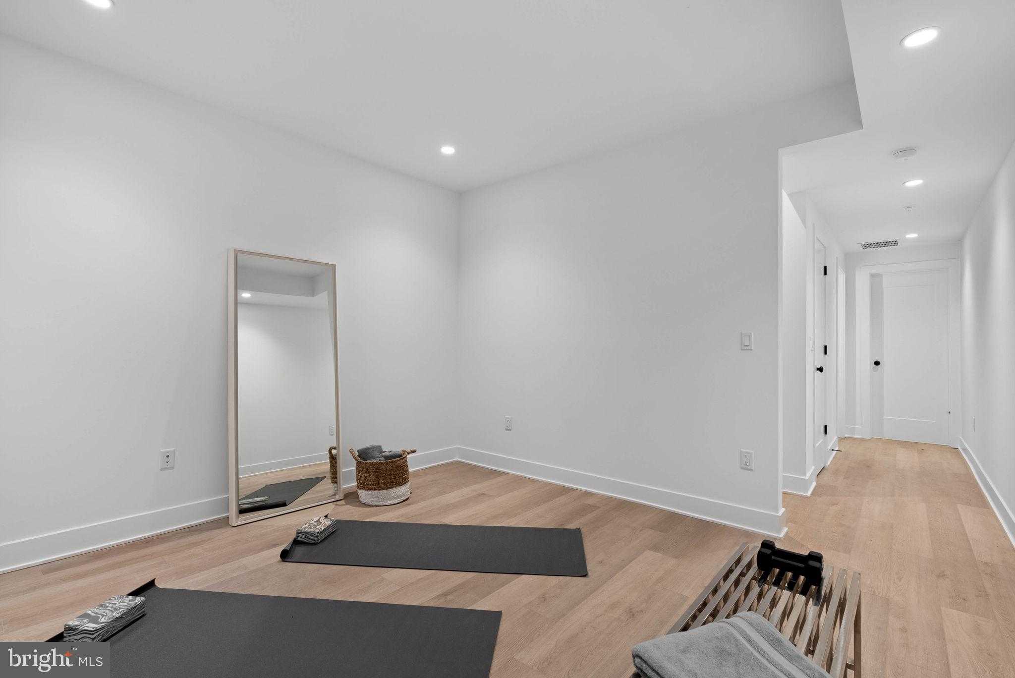 656 Fairmount Ave photo 33