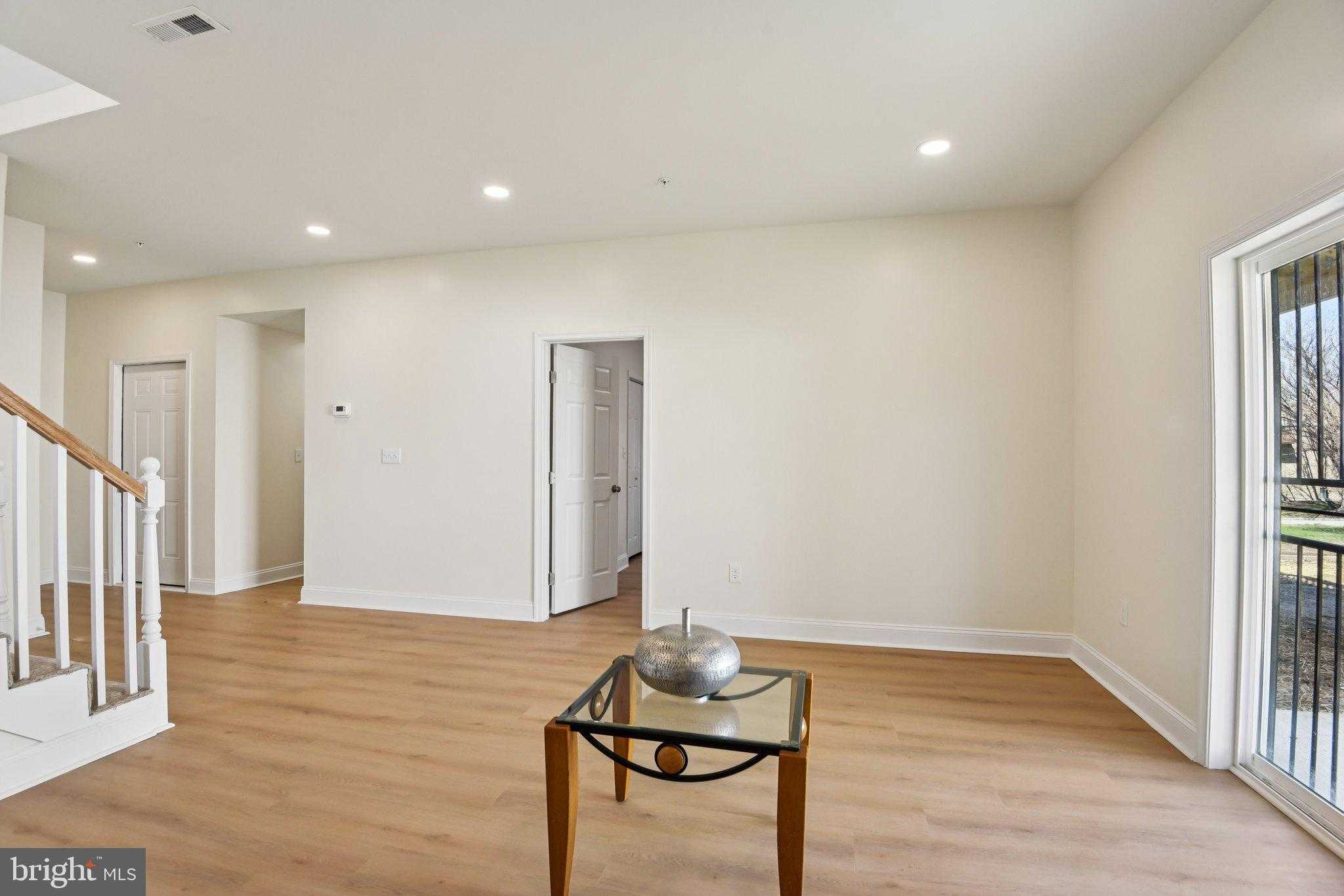 2223 Roslyn Ave photo 14