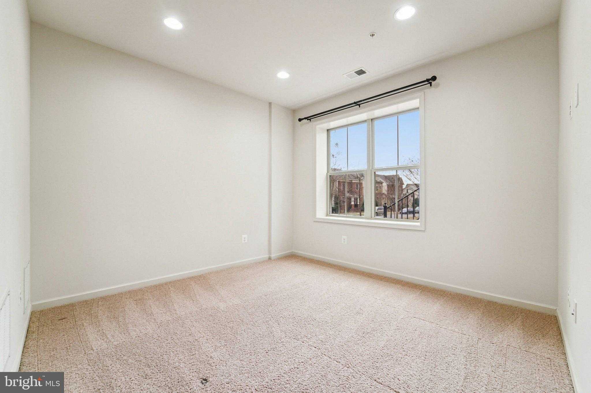 14045 Marketcenter Dr photo 36