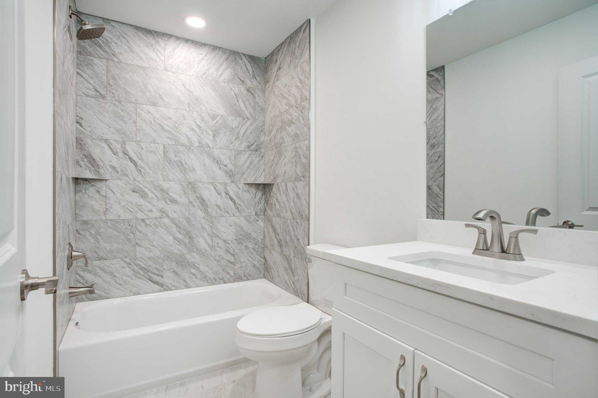 2022 E Fletcher St photo 33