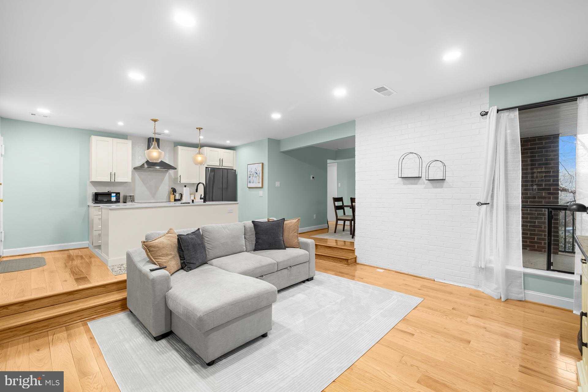 9820 Georgia Ave # 21-302 photo 2