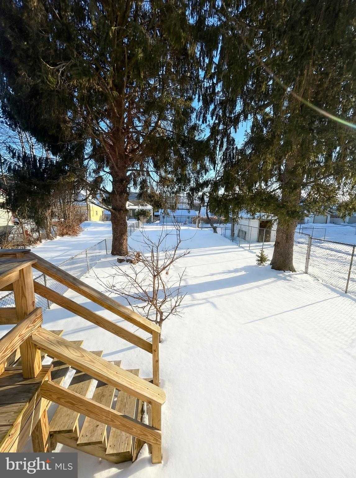 643 Pine St photo 17