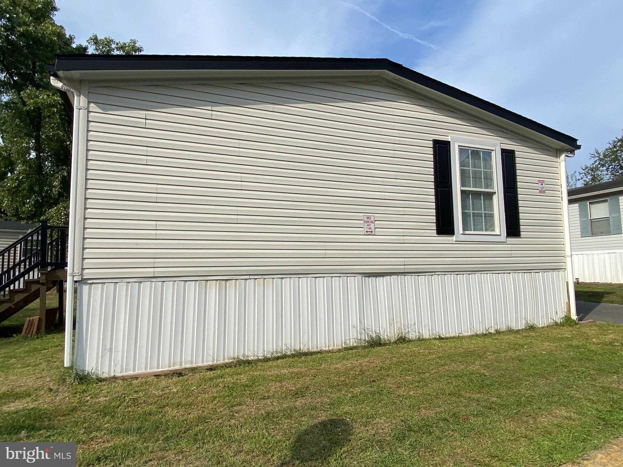 104 Prince Charles Ln photo 5